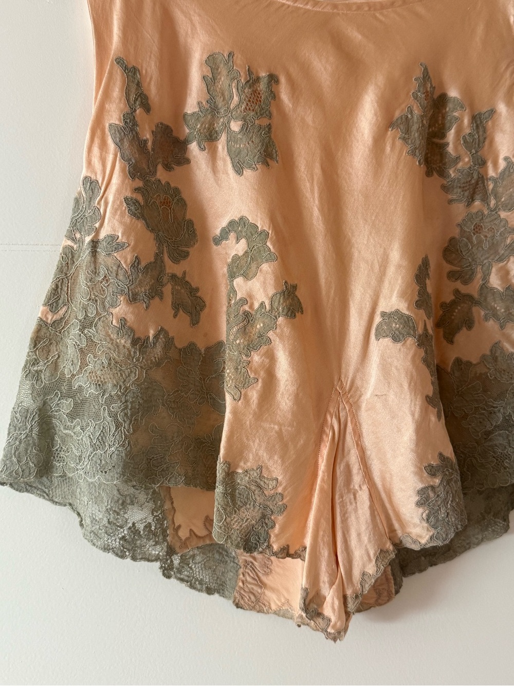 UNREAL Antique 1920s Silk Tap Shorts with Lace - Picture 2 of 7